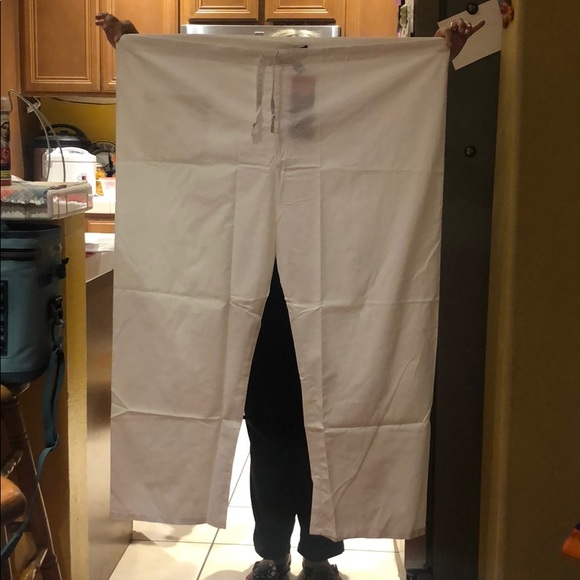 New White scrubs - Picture 7 of 8